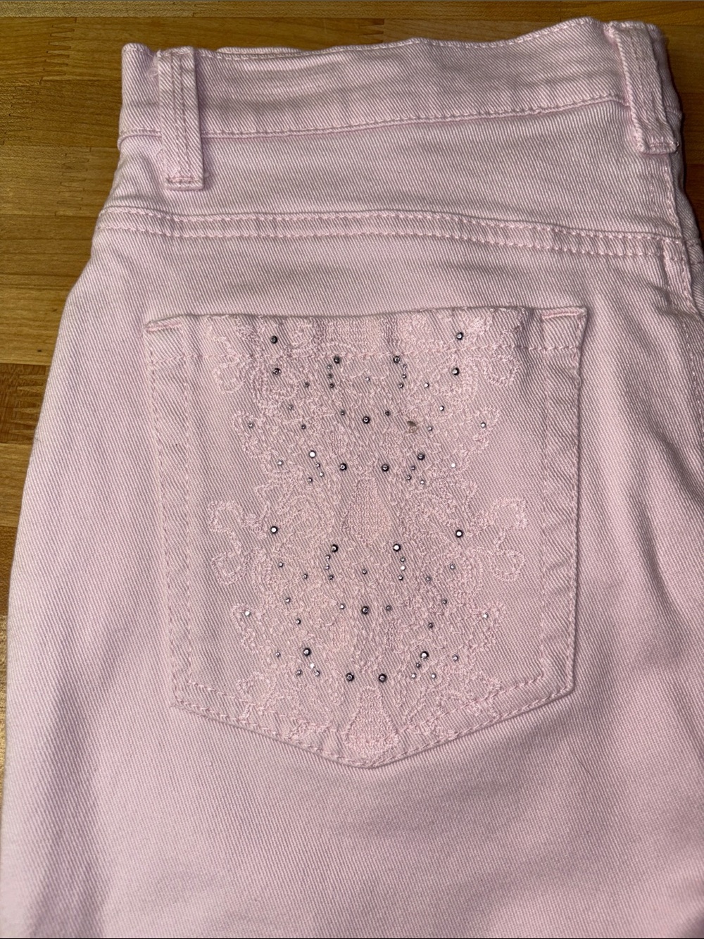 Gloria Vanderbilt All-Around Slimming Effect Amanda Light Pink Capri Jeans